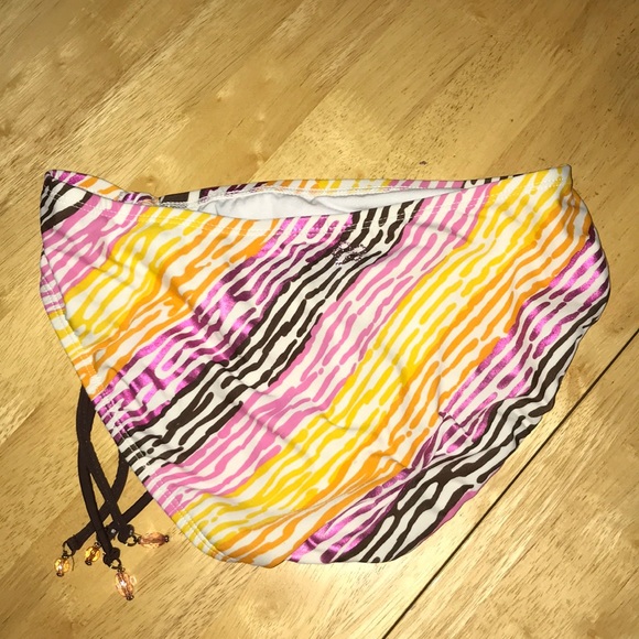 Bikini - Picture 2 of 3